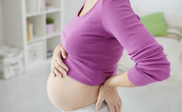 怀孕6个月孕肚还不明显，医生的质问让她追悔莫及
