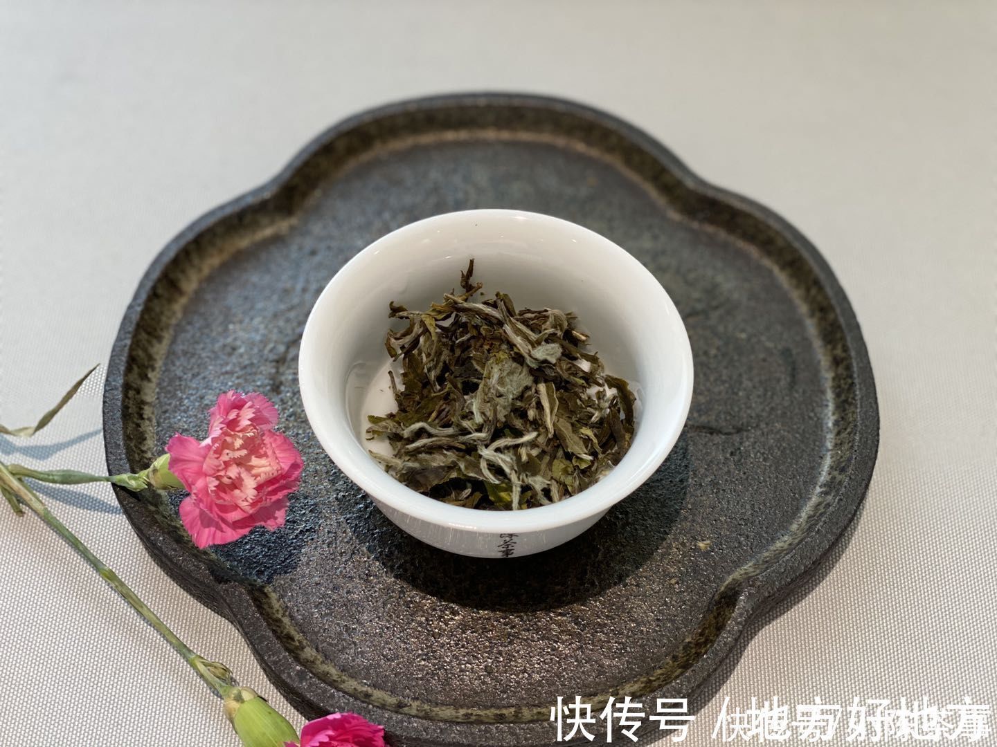 茶友|为什么白茶饼没有花香,老茶客提醒,牢记这3个细节,不会被忽悠