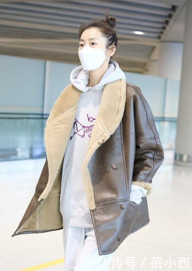 身材|刘雯的超模身材穿啥都合理,羊羔毛皮外套配运动套装,气场开挂