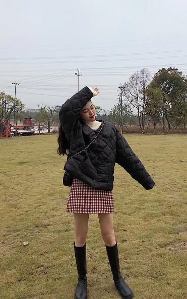  羽绒服怎么穿出时髦感？今年流行这“3种”穿法，又美又飒还保暖
