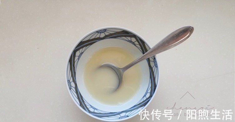 玉米面|玉米面独特做法，不蒸发糕和窝窝头，香软好消化，中老年人别放过