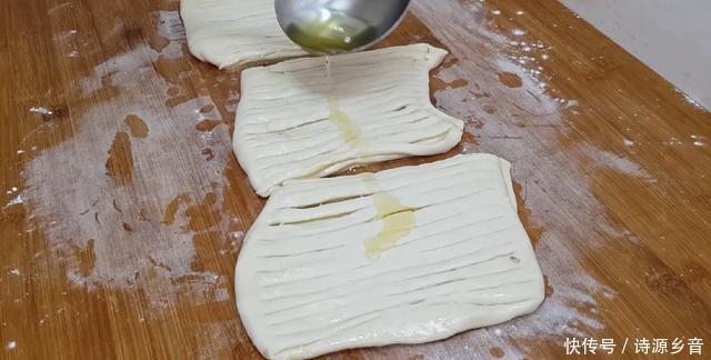 金丝手抓饼|面粉这样做太香了,开水一烫,做出创意手抓饼,做一次三天不起早