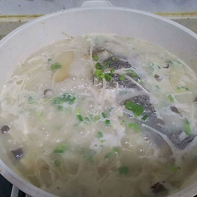 豆腐汤|鲫鱼菌菇豆腐汤