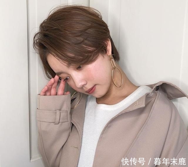 10款冬季热门女生发型,从长到短、这才是今年发型的主流趋势
