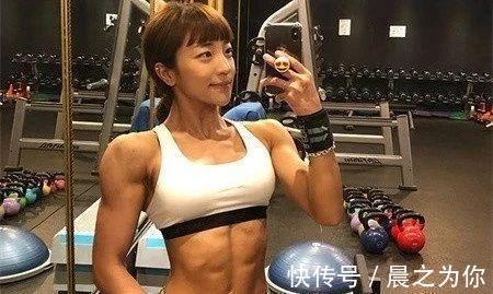 美女|拥有健壮身材的甜美女孩，通关不断的坚持努力，成为了健身教练