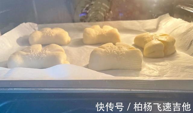 豆沙馅|孩子特别喜欢的小面包,细腻拉丝零失败,蓬松暄软口感好!