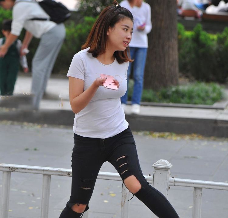 写意|成熟女人韵味十足,努力的眼神书写气质,拼搏的步伐写意魅力