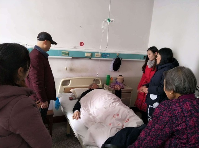 杨继春|“天下第一懒人”杨锁:吃饭全靠喂,刨坑上厕所,23岁懒死家中