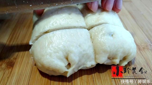 1碗面粉加半碗红豆，教你做红豆蜂蜜卷，松软香甜，全家人都爱吃