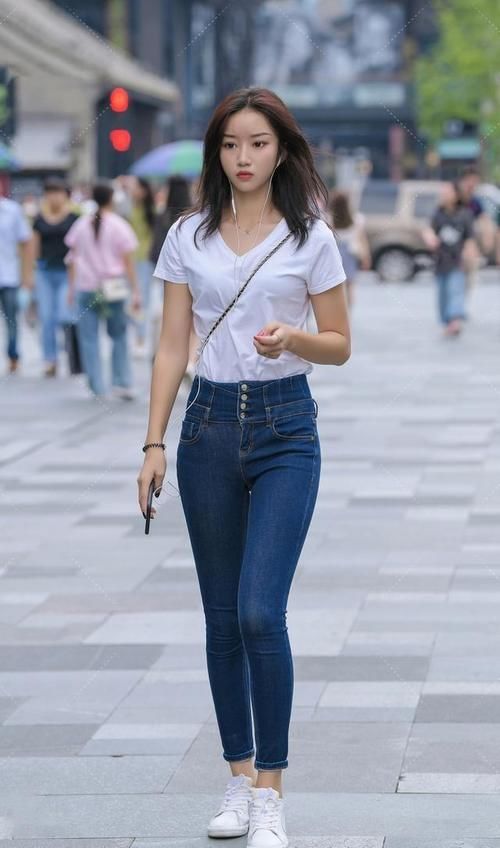 小姑娘|低腰裤和水印衬衣，小姑娘这样穿，轻松做小腰裤