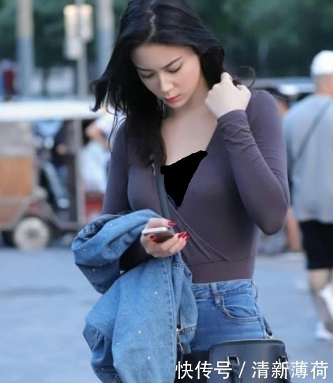 街拍|街拍女神，小姐姐的样子像是被谁得罪了，眉眼之中尽是不屑