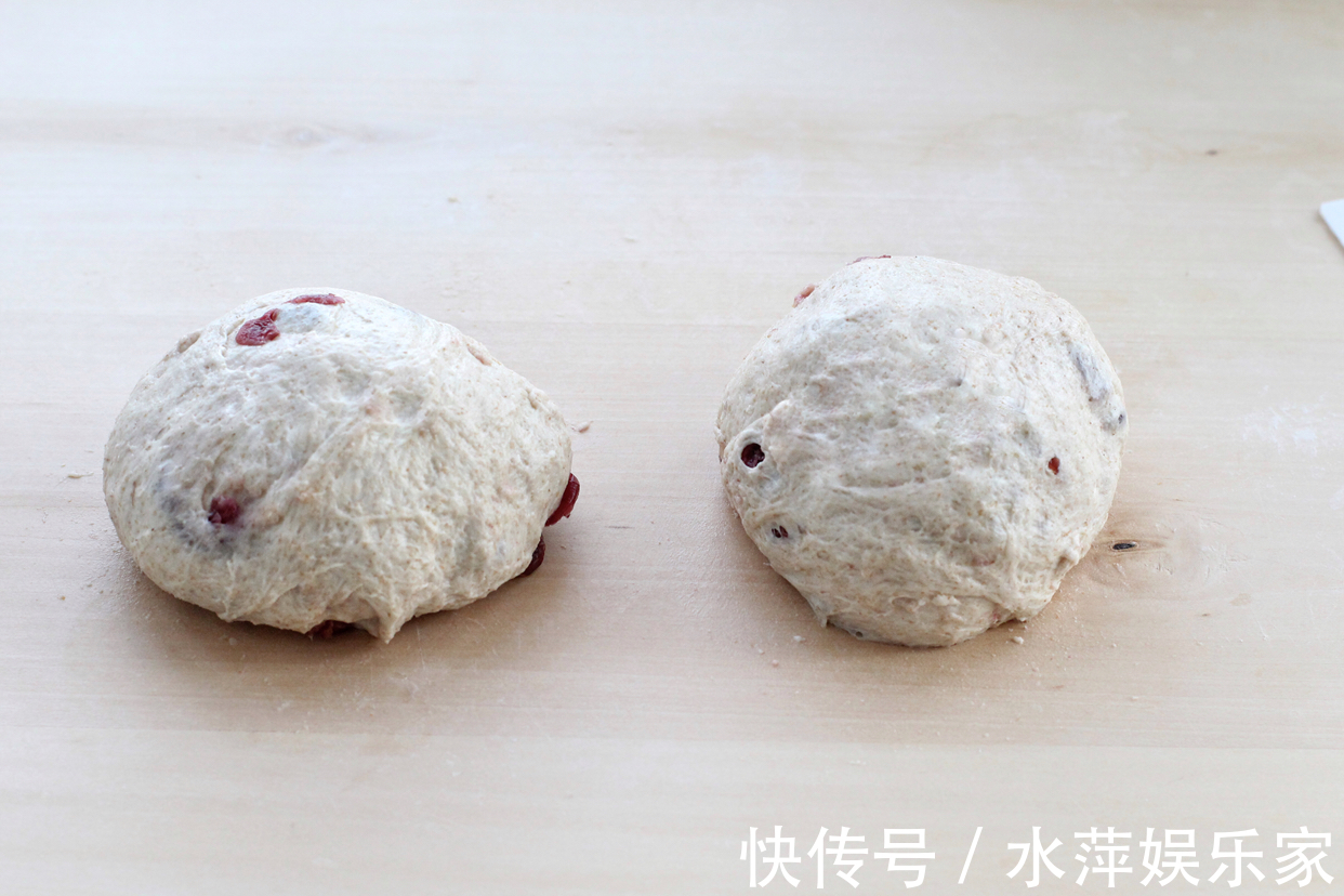 全麦粉|终于找到面包最省力的做法了，不用揉面、不加黄油，照样松软无比