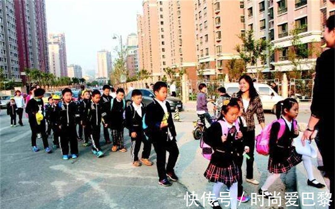 孩子|专家,家长接送的行为会毁了孩子,家长,孩子丢了谁负责