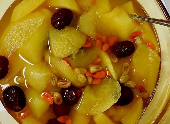 生病|入冬后,多给孩子煮此水果,或许孩子少生病,家长多看多做