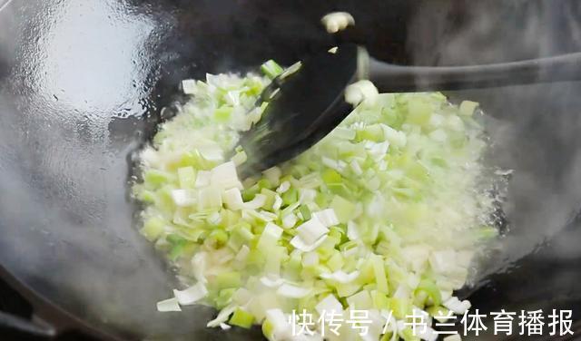 江一舟|蒸包子,记住不要直接上锅蒸,大厨教你一招,包子蓬松暄软不塌陷