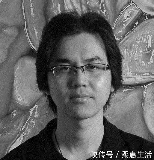 冷军@80后画家画了一颗草莓,被咬了一口,却拍出20万,专家毫无美感