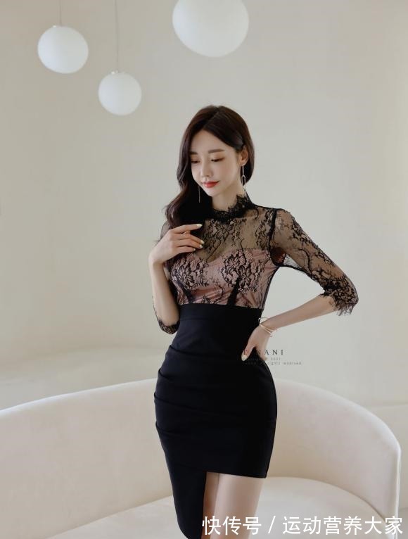 搭配$女神孙允珠时尚搭配藤蔓刺绣皓月繁星半袖包臀裙!