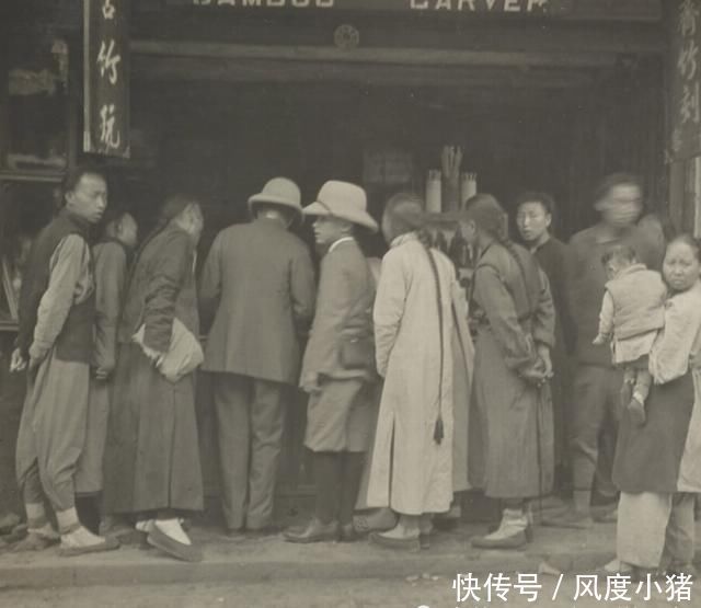 亦是可以|晚清老照片大户人家女子美丽清秀,繁华街头的长衫店