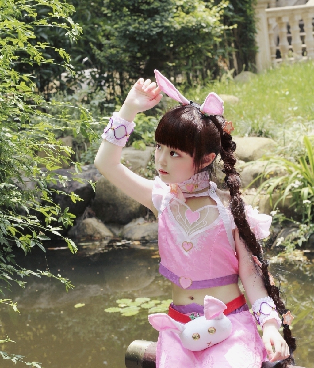 cospl小萝莉cos幼年小舞,还原度堪比动画建模,这也太可爱了