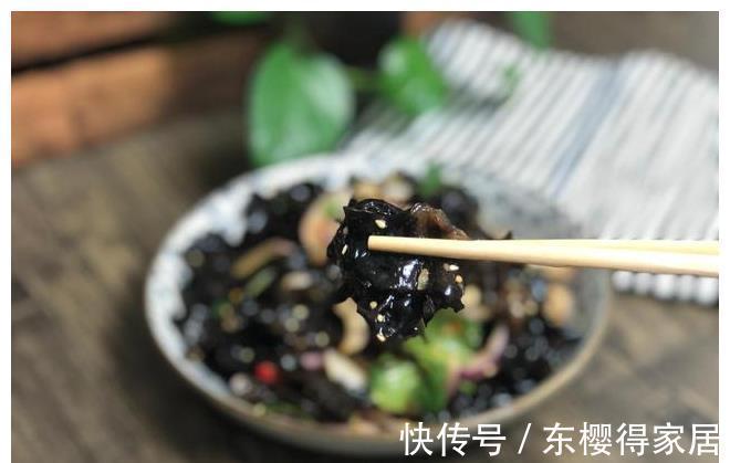 黄皮|夏天买洋葱，遇到紫皮和黄皮选哪个？菜农：别瞎买，差别挺大的