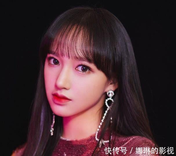 瞬间|程潇为“漫画脸”很拼了,竟将发尾挑染成白色,瞬间成为漫画女主