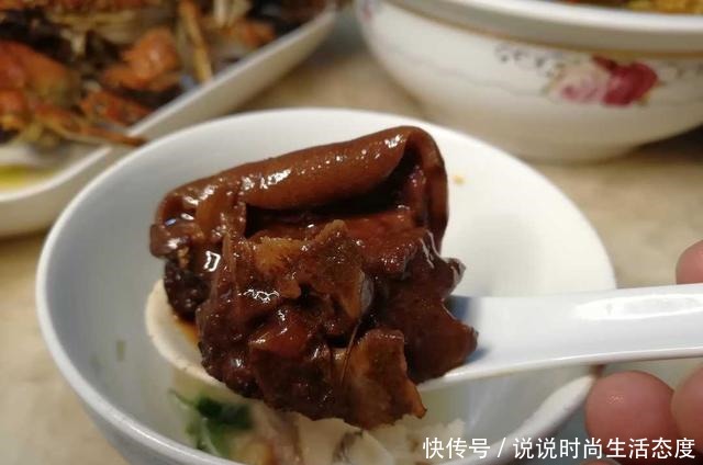 补冬少不了羊肉，羊肉做得好，有两样调料少不了