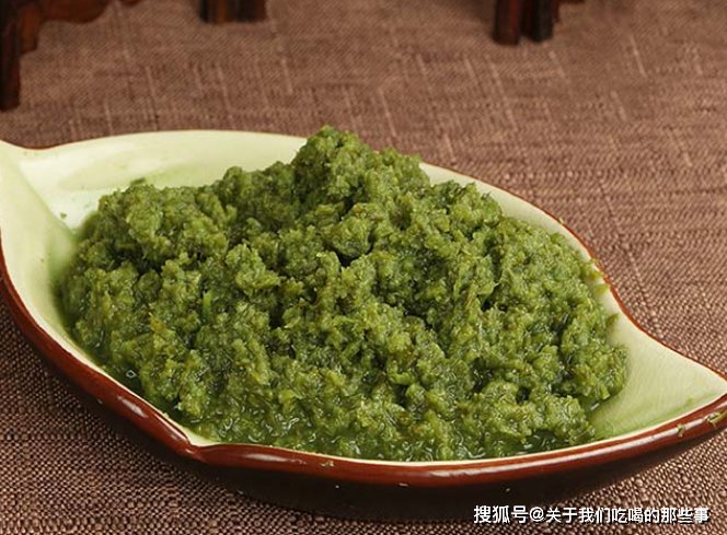 技巧|腌韭花酱的季节到了,记住一个技巧,放一年也绿油油的,鲜香不变质