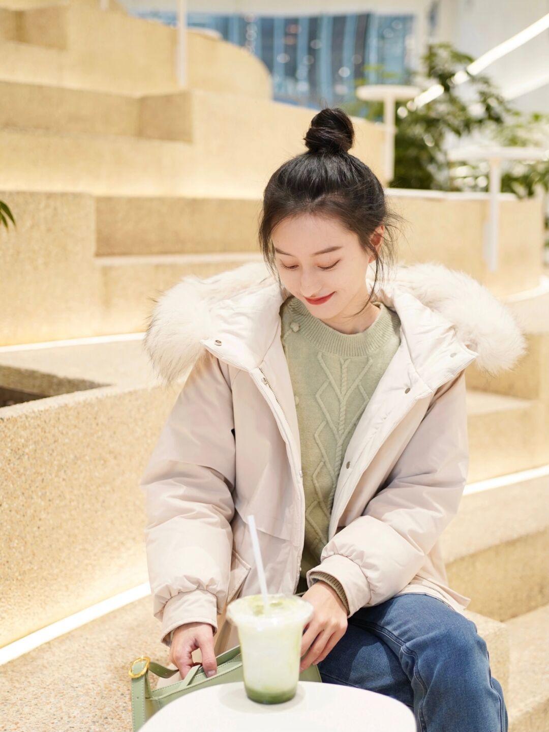 百搭|冬季基础色羽绒服才“真香”,百搭实用还遮肉,配什么单品都好看