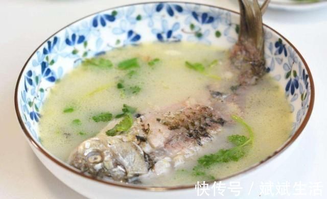 老少皆宜|鱼汤不要直接下锅炖,多加一步,鱼汤轻松炖出奶白色
