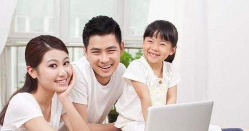 脸红|4岁女儿的一句模仿,让妈妈瞬间羞到脸红,夫妻行为要懂得避嫌