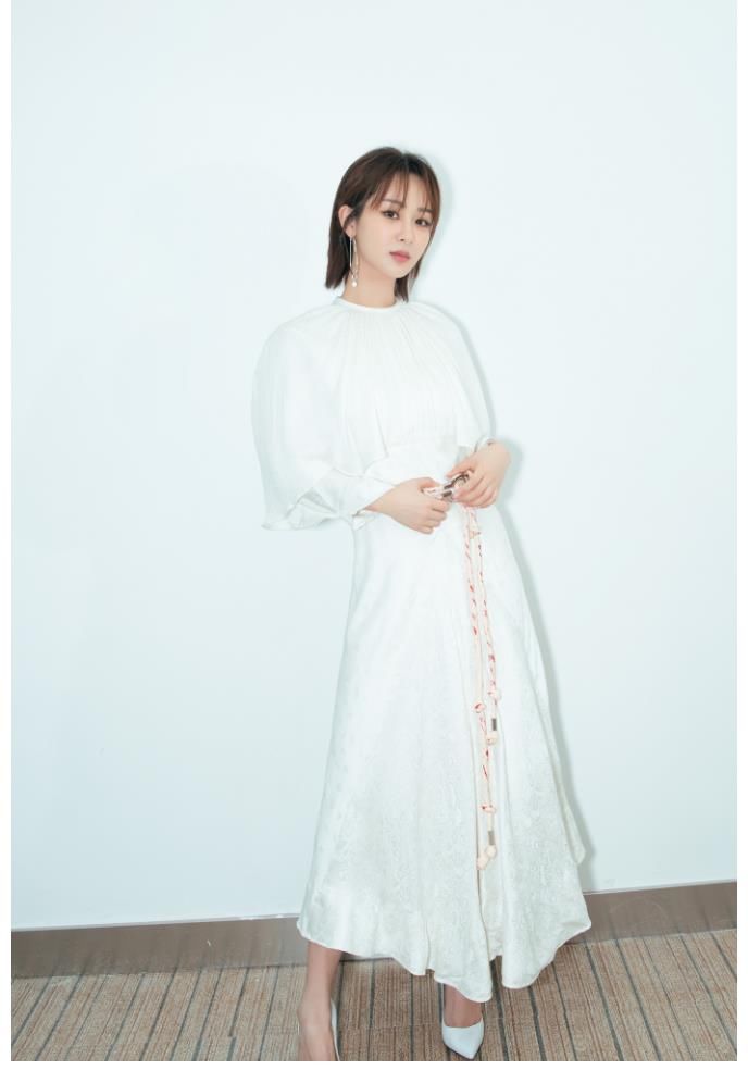 |杨紫能讲笑话热场,能帮成毅救活《沉香如屑》,偏偏救不了自己