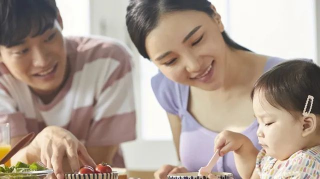咀嚼|什么时候给宝宝添加固体食物这些细节要注意,尤其是咀嚼能力