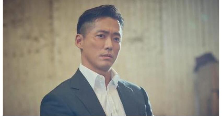 拍到一半就下车,戏份还没女三多,这女主当的真憋屈