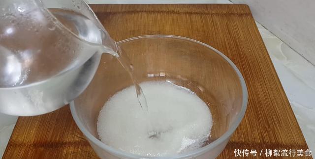 开水|麻团和面是开水还是凉水吗,掌握3个技巧,个个空心鼓泡不炸裂