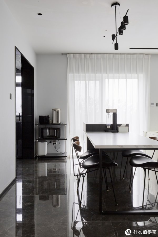 卫浴|绝！5口之家0杂物，只靠1扇门实现卫浴三分离