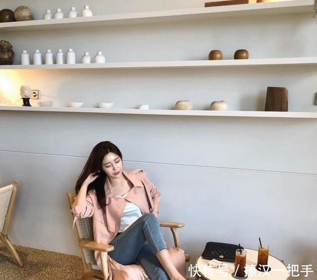 牛仔裤尽显时尚女王气质,完美呈现婀娜身形!