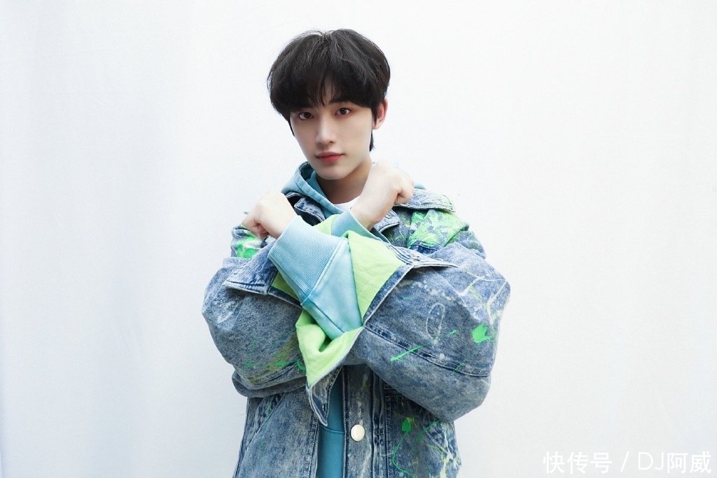 小丁 丁程鑫被《快乐大本营》户外策划总导演冉琪点评