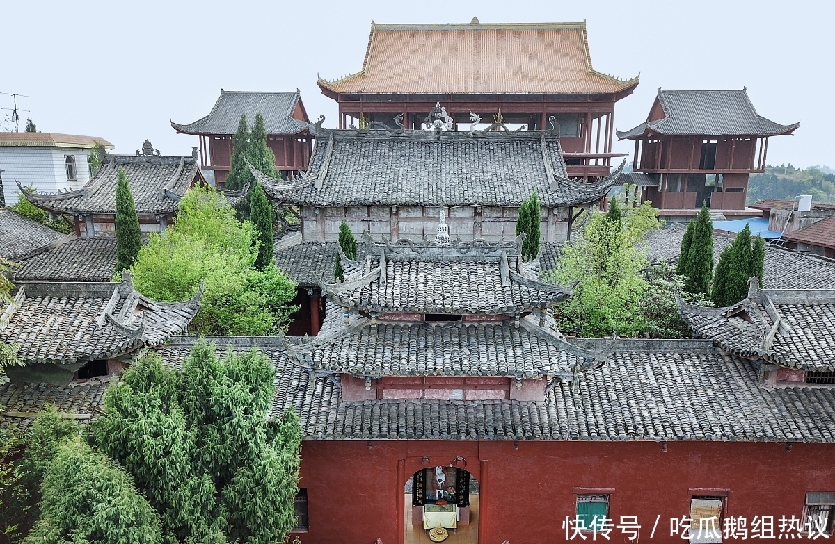 四川金山寺出家人，口出恶言骂香客，事情的背后，真的那么简单？