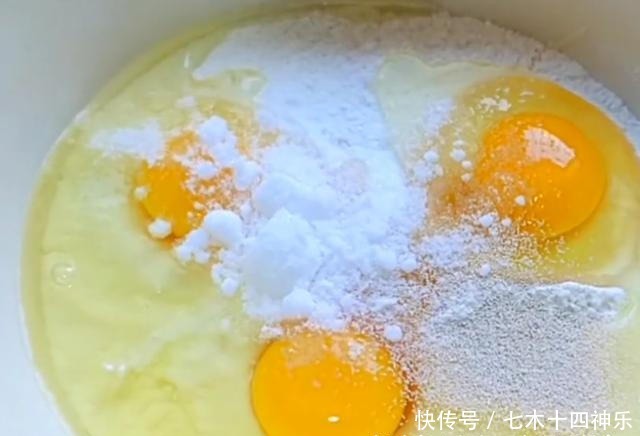 我家面粉从不蒸馒头，加3个鸡蛋，秘制一做，出锅老婆直夸好吃