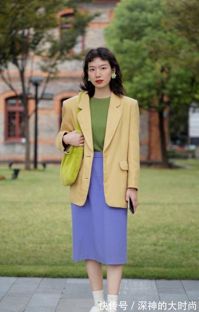 气质 深秋别着急买衣服,优雅女人都穿“裙子+外套”,显气质一绝!