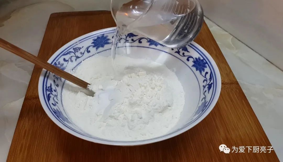 以后面粉就这么做,不烫面不烙饼,个个空心鼓大泡,看着都流口水