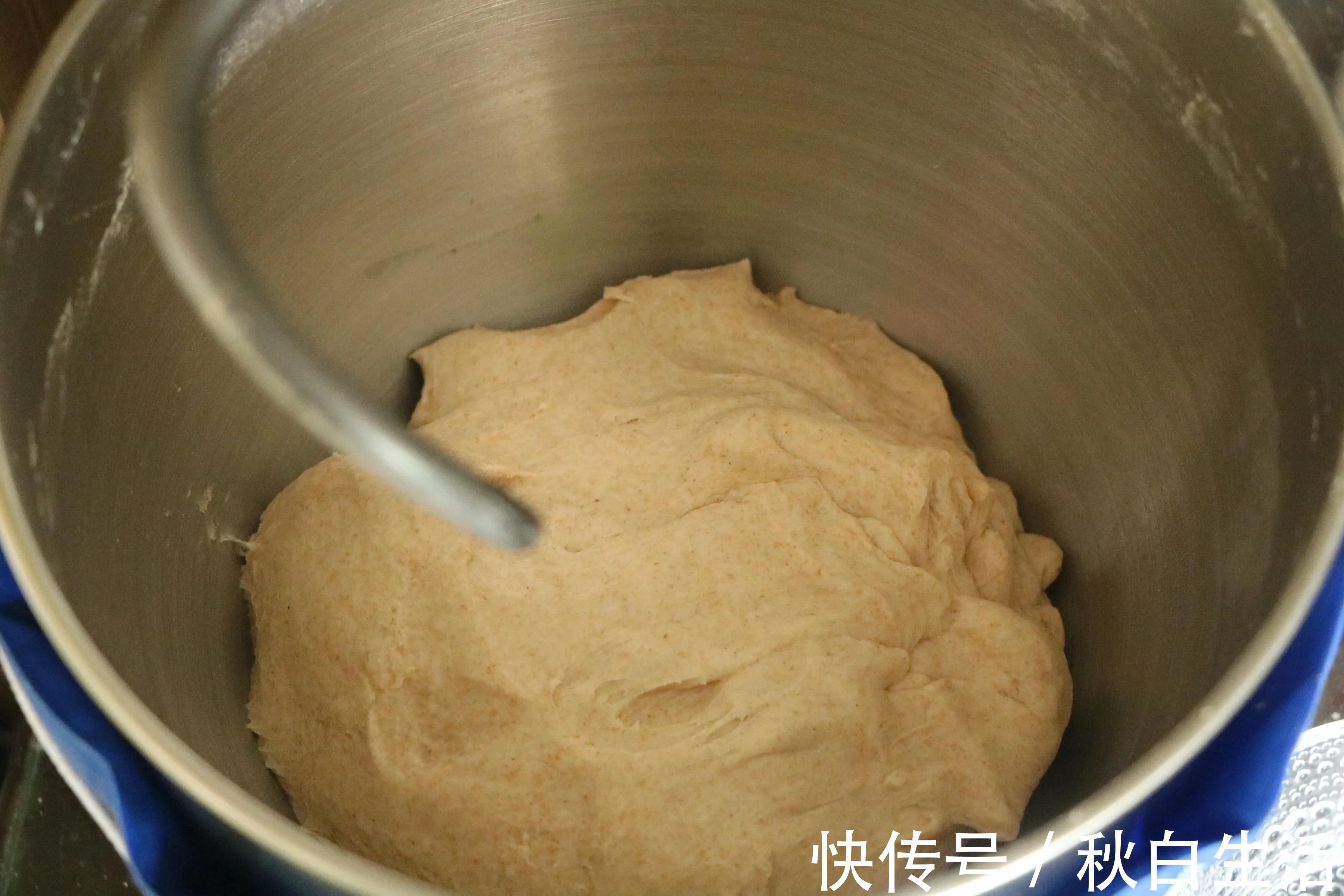 早餐|早餐最爱的日式海盐面包，脆脆的表皮，柔软的内心，一吃就上瘾