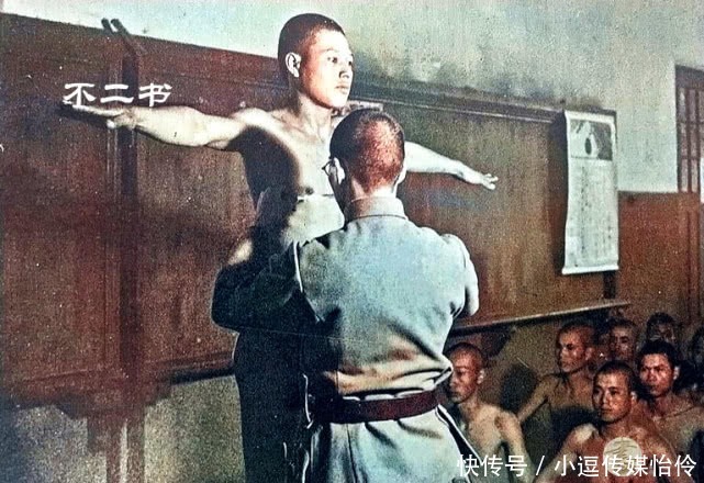 前线战场|上色老照片：直击二战时日本国内的青年 被蒙蔽下爆发出的疯狂