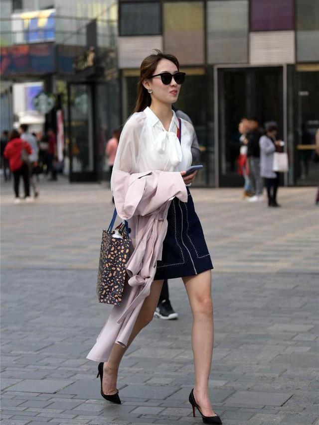 美腿|长发飘飘的俏丽小姐姐,秀出修长的美腿,身姿曼妙很有气质