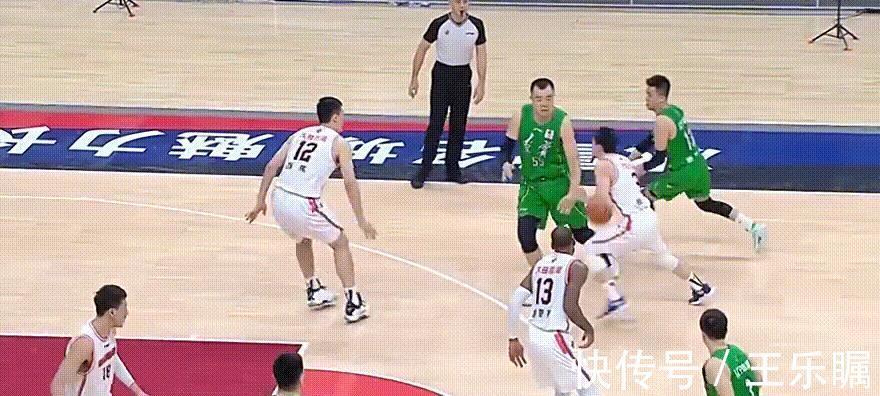 投篮|郭艾伦回应被垫脚,防投篮应收脚保护对手,都是朋友盼以后多注意
