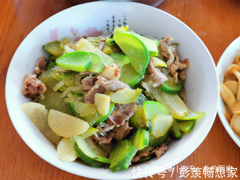 餐条子|过节回娘家,夫妻俩一起做了4道菜,老妈夸赞真好吃