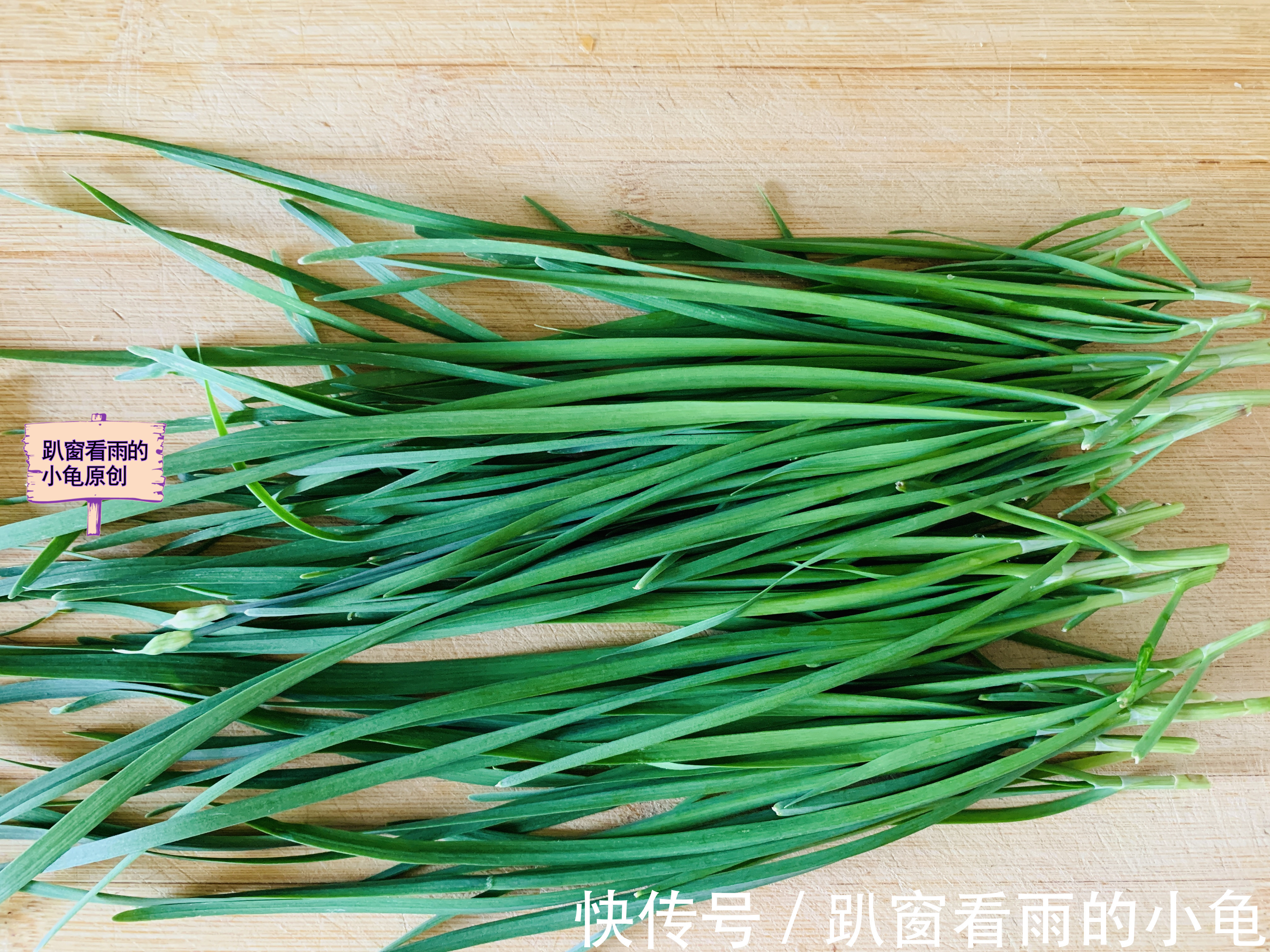 好吃|腌韭菜花,除了放盐,再加入它,韭菜花酱翠绿不变色,黏稠又好吃
