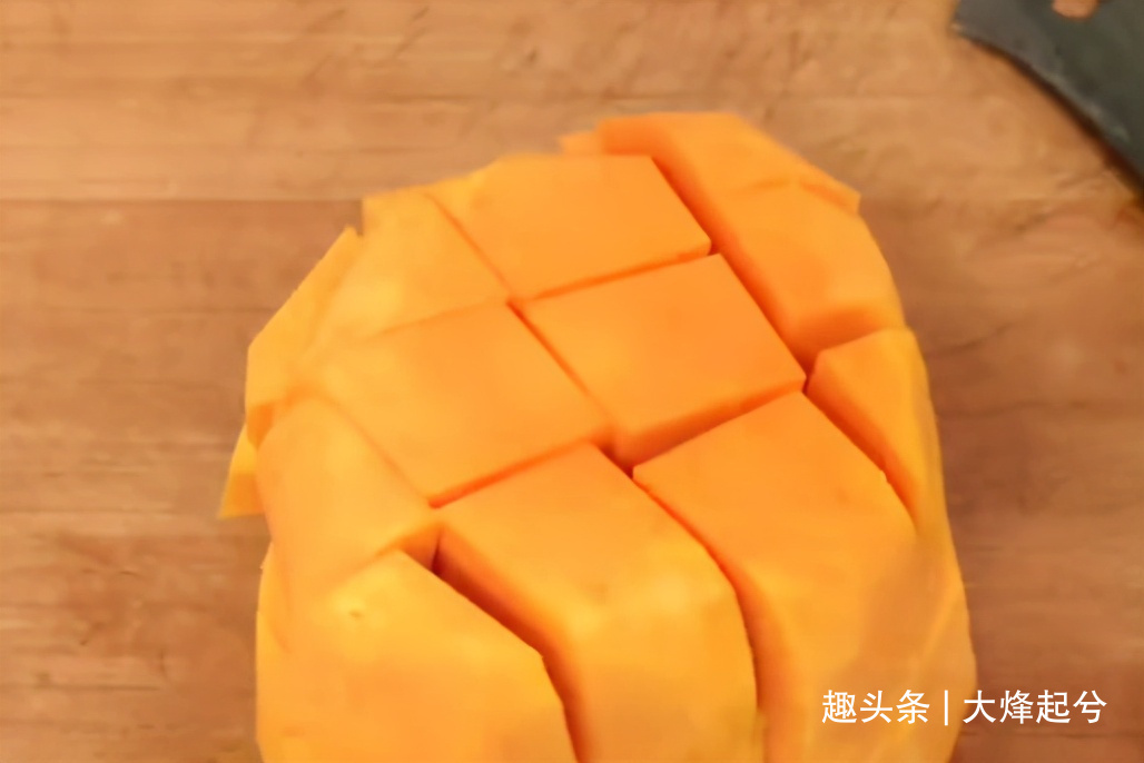 南瓜饼的家常做法，口感软糯香甜，简单易学，早餐给孩子吃