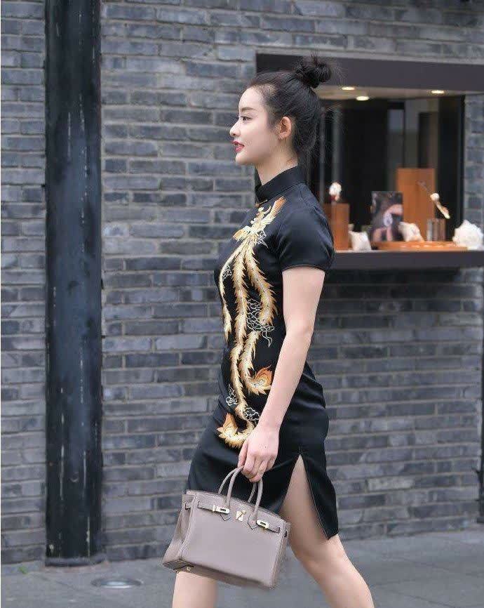 旗袍|小姐姐一身龙凤旗袍, 修显s身材让我目瞪口呆