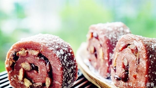  一杯糯米一碗红豆，蒸熟加搅拌，即成又香又软的糯米糕，再不用买